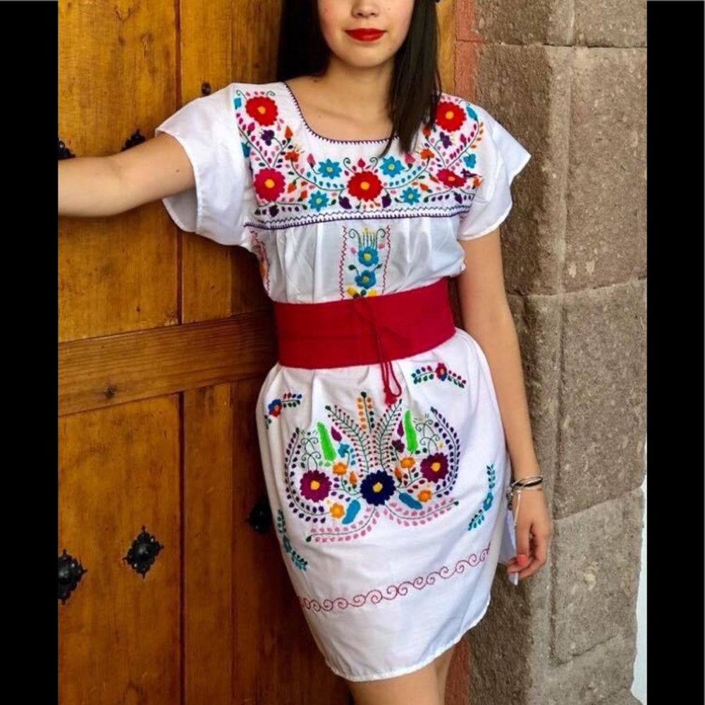 Mexican dresses hand embroidered - NEW - NO TAGS
Belt not included